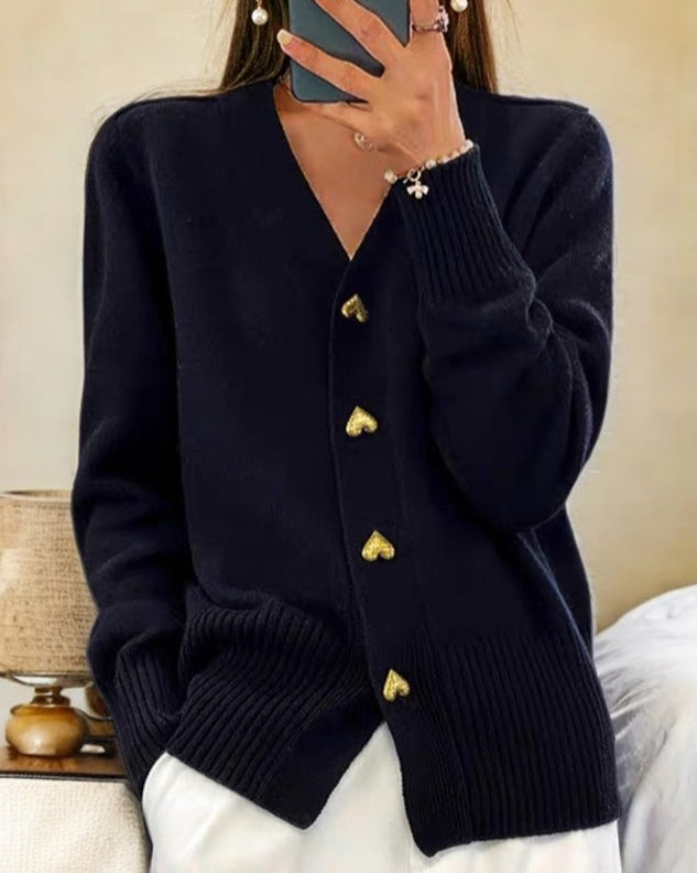 Adele – Cardigan doux avec boutons en forme de cœur