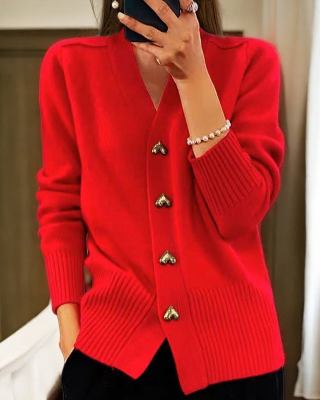 Adele – Cardigan doux avec boutons en forme de cœur